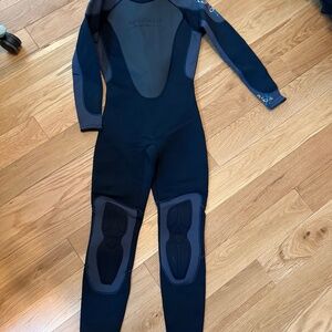 Women’s wet suit - brand new